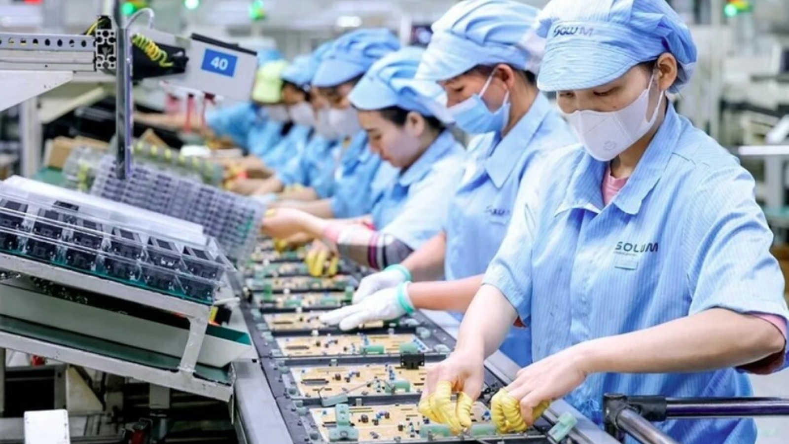Standard Chartered projects Vietnam growth to peak at 11% in 2027