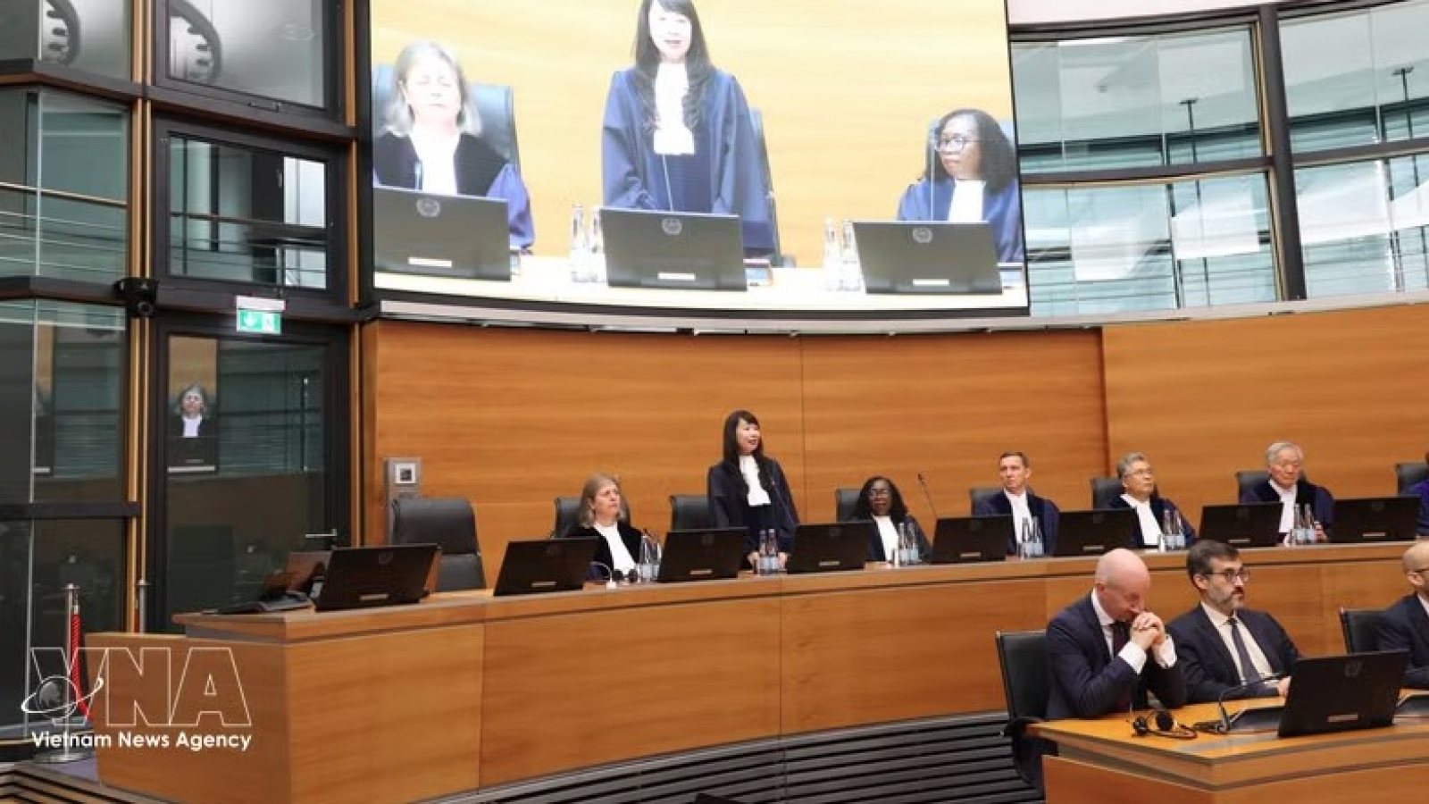 Vietnamese judge Nguyen Thi Lan Anh sworn in at ITLOS in Hamburg