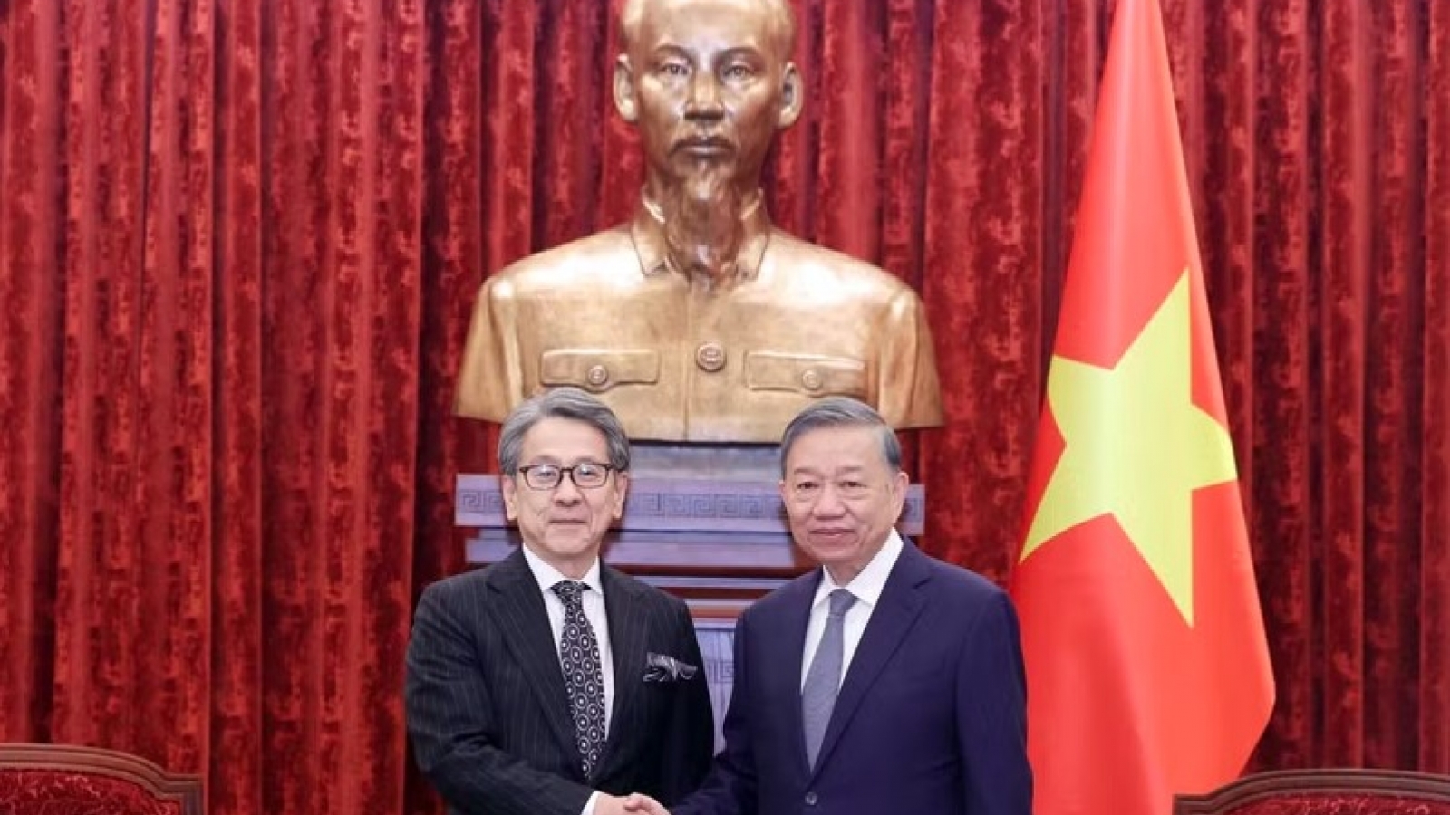 Top leader receives Chairman of Japan Bank for International Cooperation