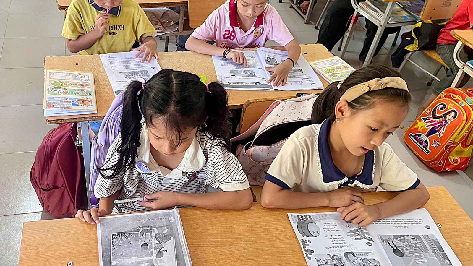 Năm học mới bắt đầu gần một tháng, nhiều học sinh Nghệ An vẫn thiếu sách giáo khoa