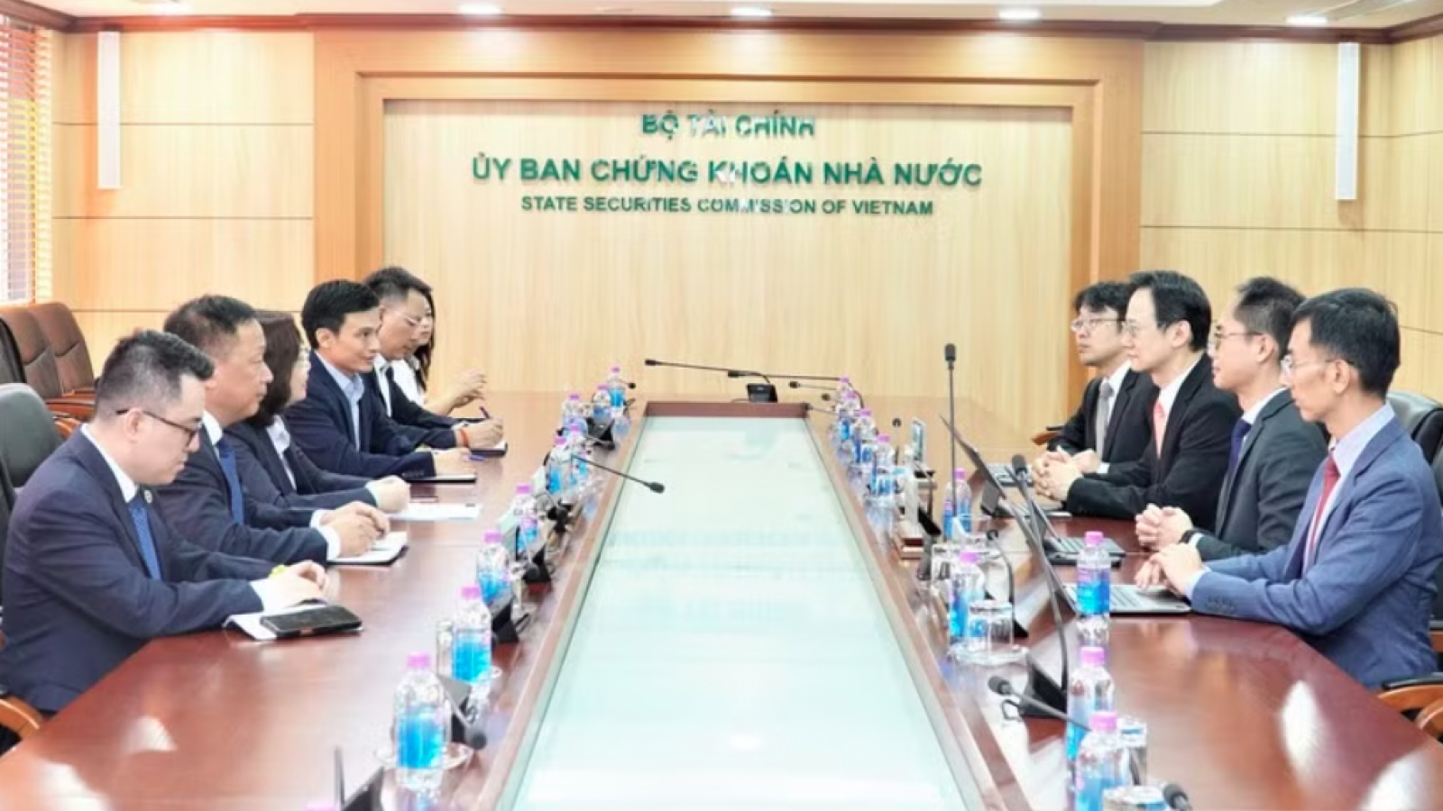 Vietnam, Singapore step up capital market connectivity
