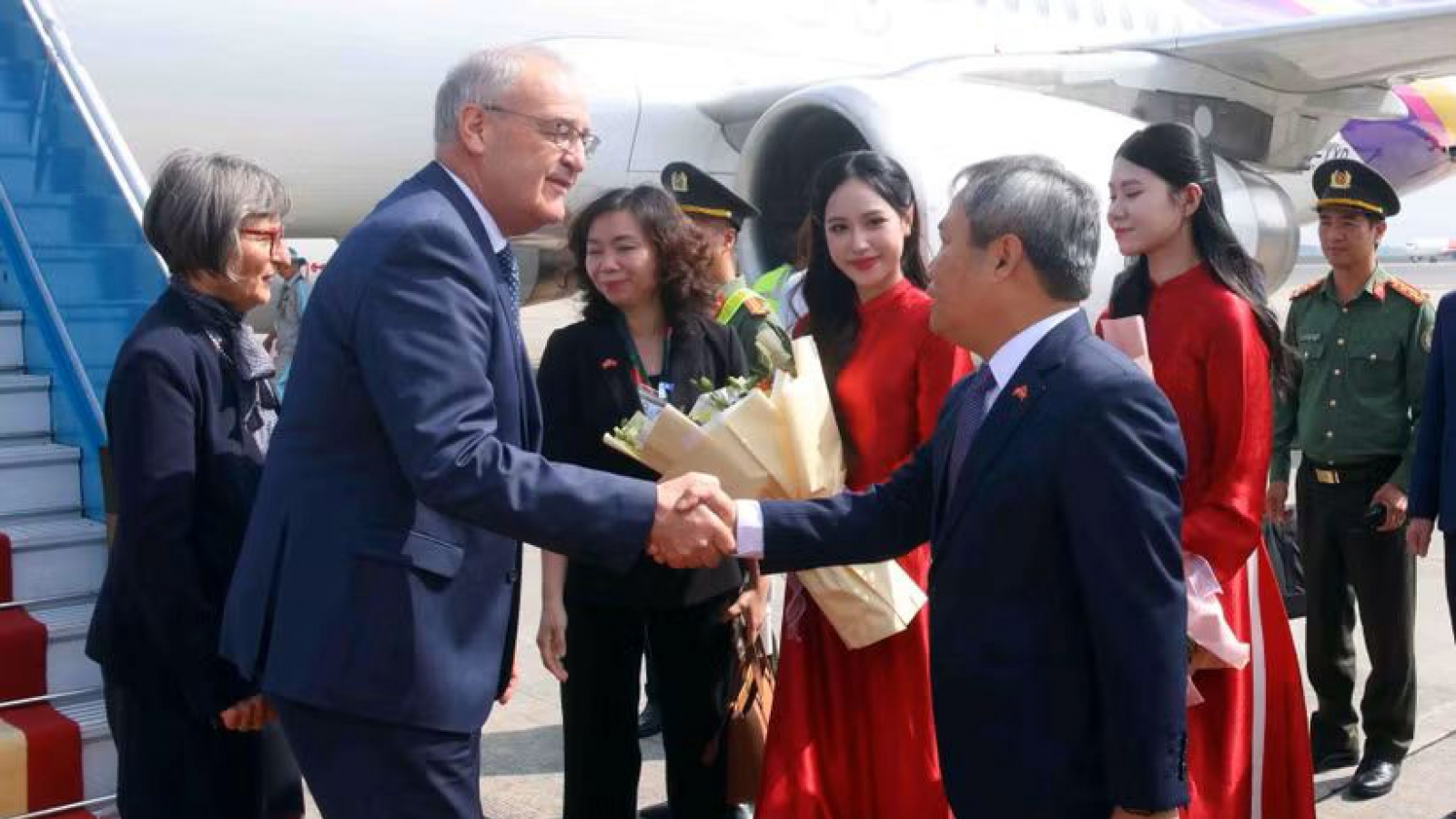 Swiss President Guy Parmelin begins official visit to Vietnam