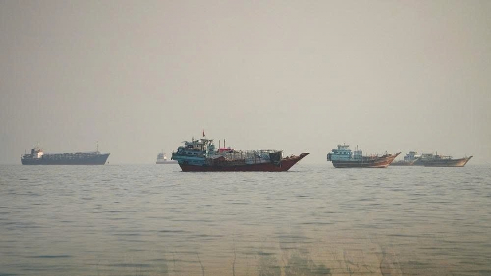 Lượng khí đốt tự nhiên hóa lỏng vận chuyển qua eo biển Hormuz tháng 9 đạt mức cao