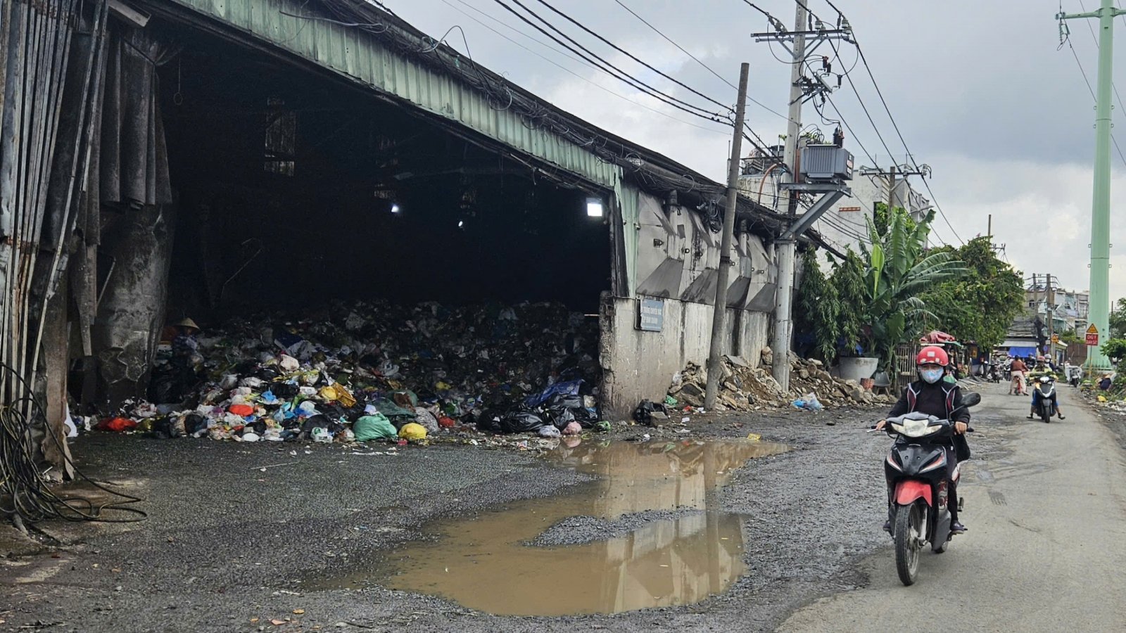 TP.HCM yêu cầu bố trí điểm tập kết tạm trước khi cải tạo 8 trạm trung chuyển rác