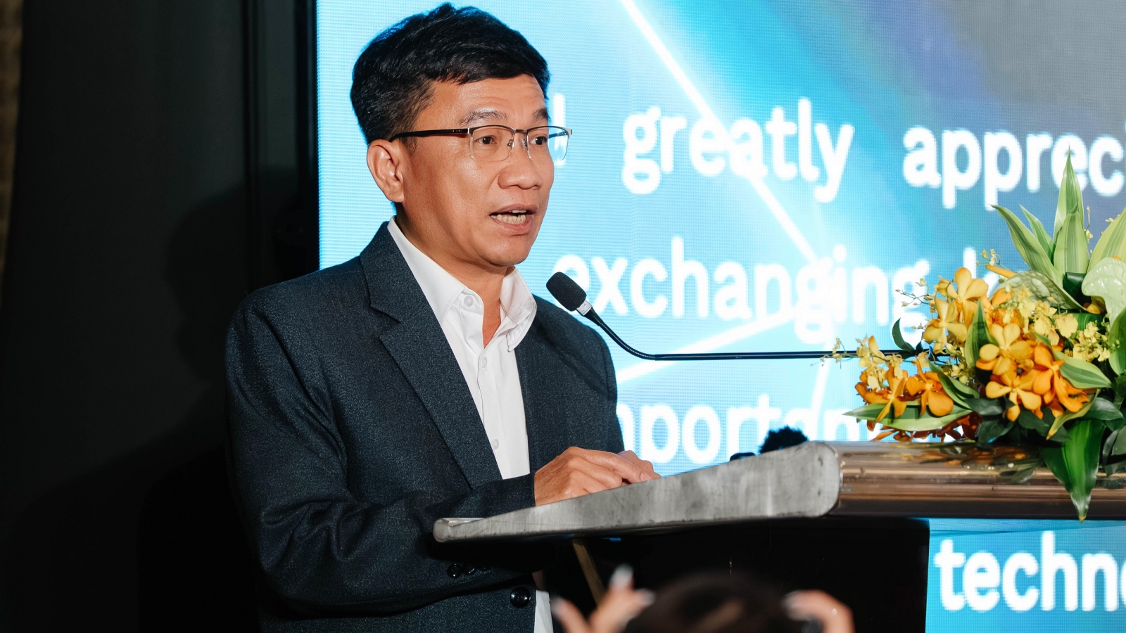 French, Vietnamese businesses boost hi-tech cooperation amid AI boom
