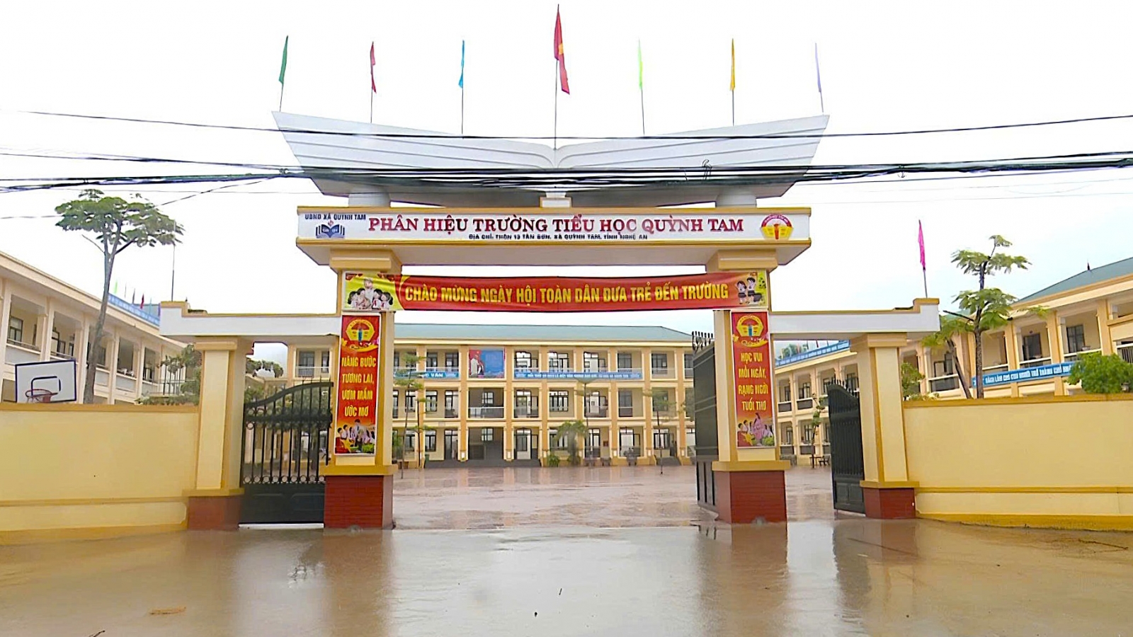 Hầu hết học sinh tiểu học tại Nghệ An trở lại trường sau hơn một tháng