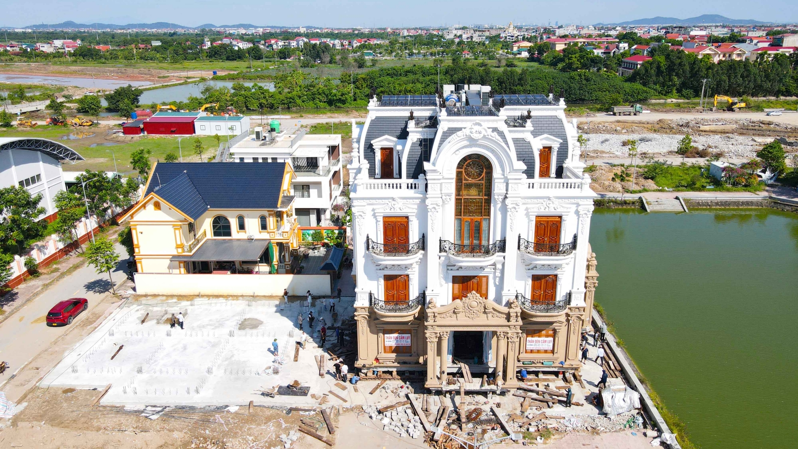 Sắp hoàn thành di dời biệt thự 4 tầng để làm đường kết nối sân bay Gia Bình