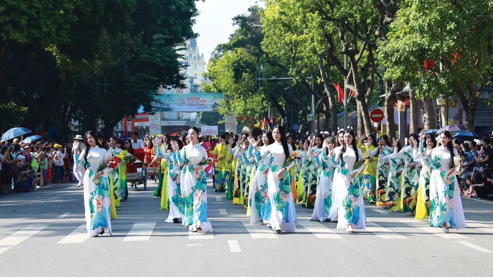 Hà Nội triển khai 10 mô hình xây dựng người Thủ đô thanh lịch, văn minh