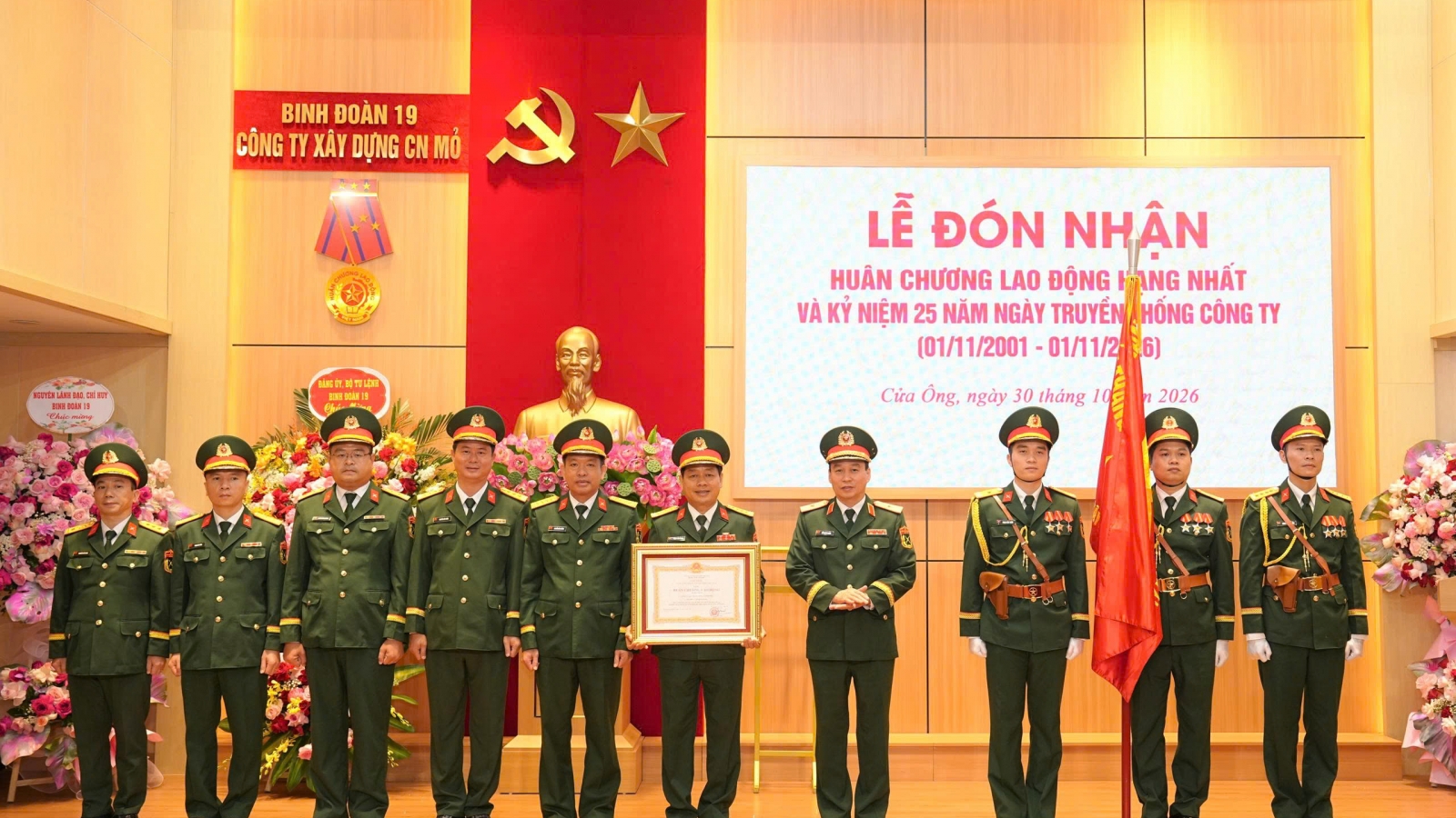 Công ty Xây dựng Công nghiệp mỏ đón nhận Huân chương Lao động Hạng Nhất