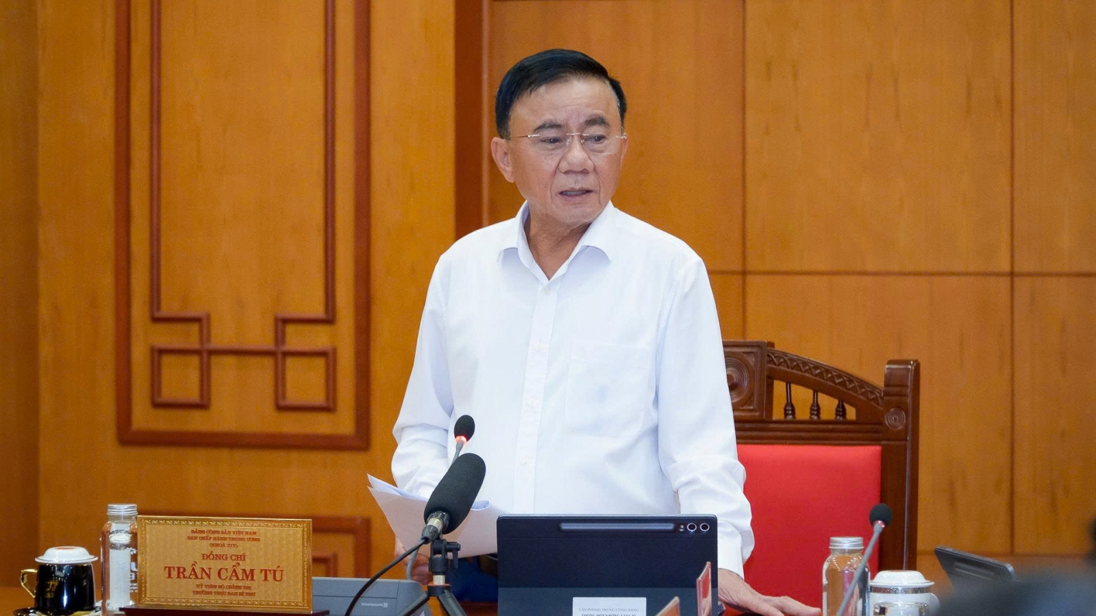 "Chuyển mạnh từ tư duy "chữa bệnh" sang "chăm sóc và quản lý sức khỏe suốt đời"