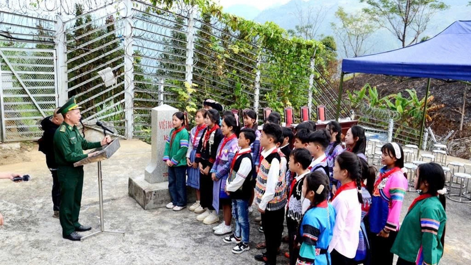 Bài học "bờ rào" nơi cột mốc 166 ở Lào Cai