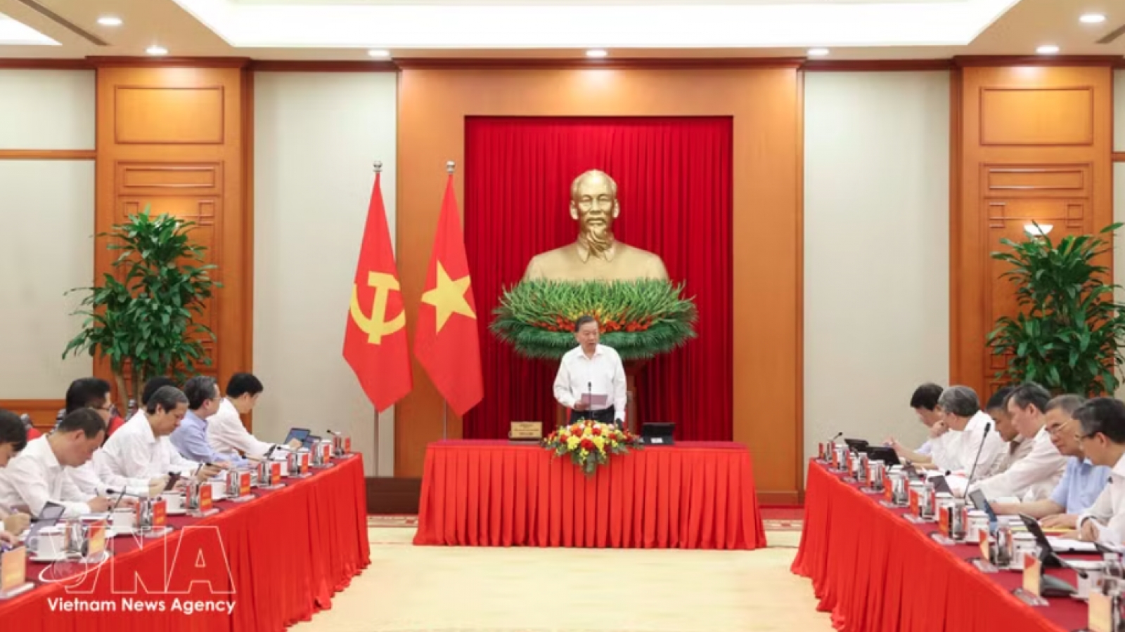Top leader requests stronger strategic advisory capacity for national development
