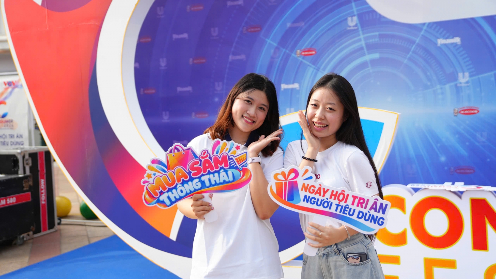 Giới trẻ đổ về Consumer Fest 2026, săn ảnh đẹp trước giờ G