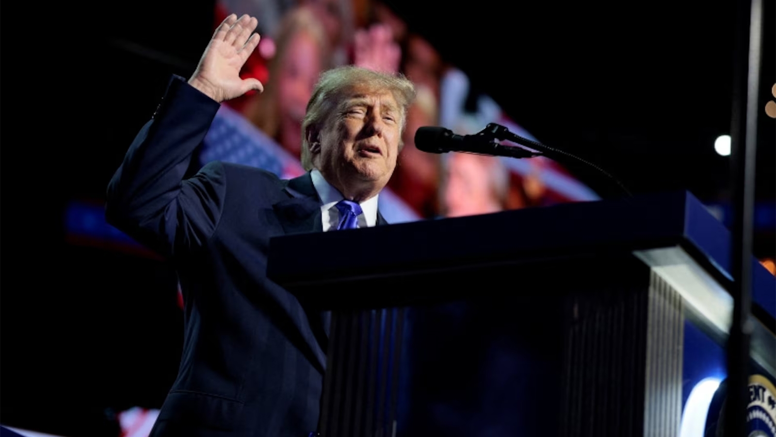 Tình thế của Tổng thống Mỹ Donald Trump một tuần trước bầu cử giữa nhiệm kỳ