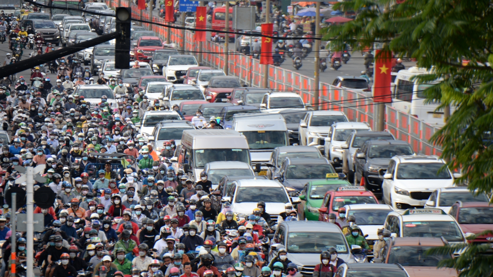 TP.HCM nghiên cứu lộ trình chuyển đổi giao thông xanh