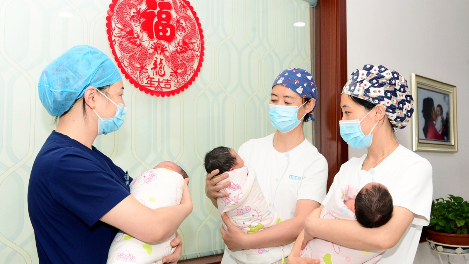 Trung Quốc đẩy nhanh xây dựng “xã hội thân thiện với sinh đẻ”