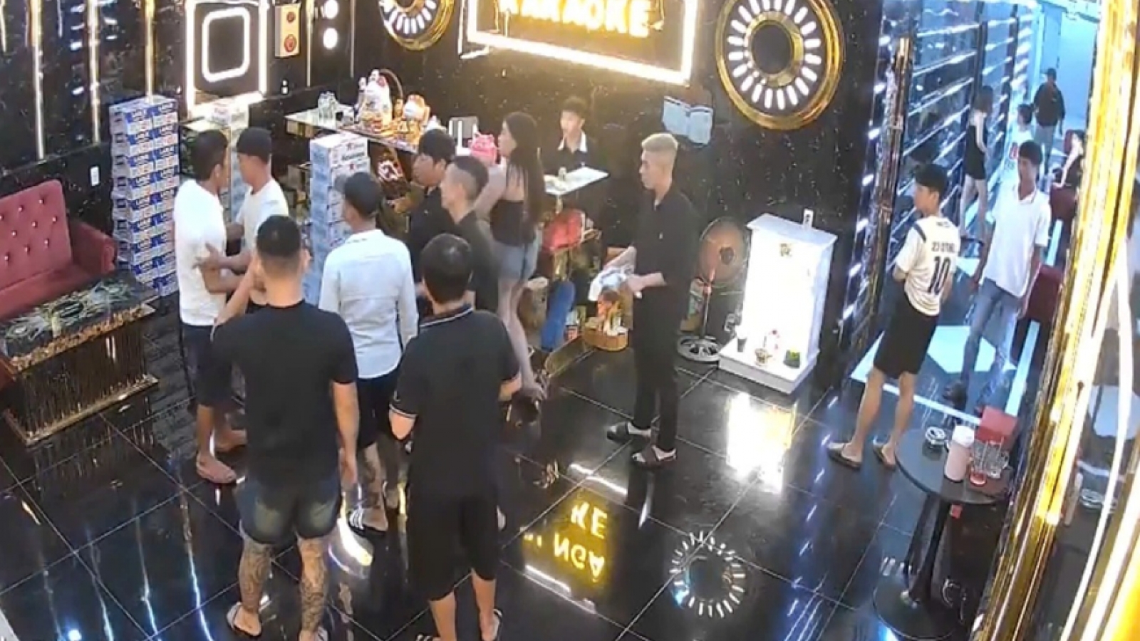 Ẩu đả trong quán karaoke, một người tử vong