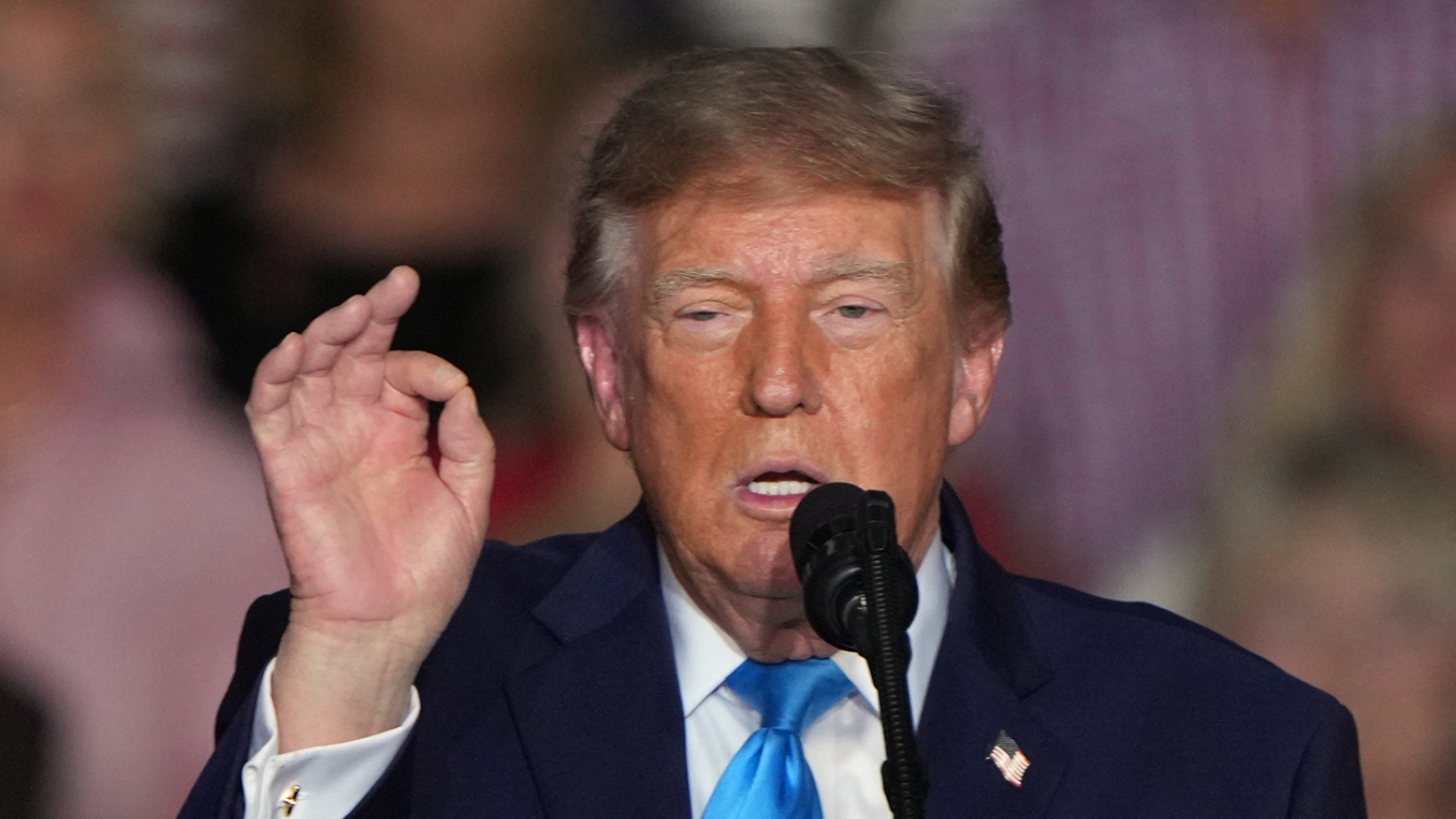 Ông Trump nghi Iran liên quan vụ Flydubai