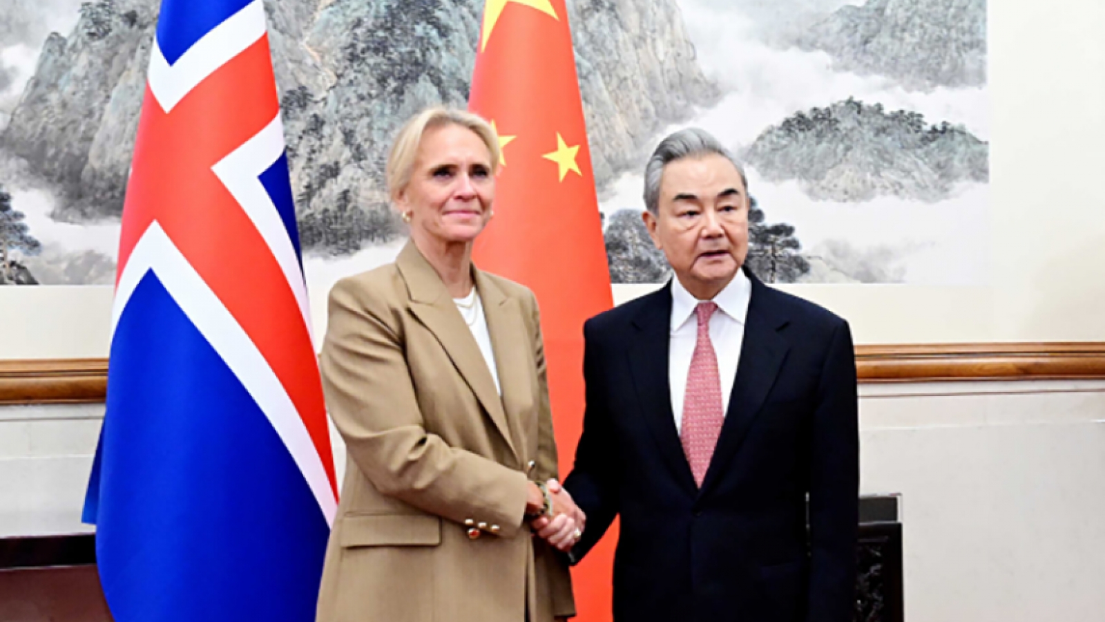 Trung Quốc muốn tăng cường hợp tác ở Bắc Cực với Iceland