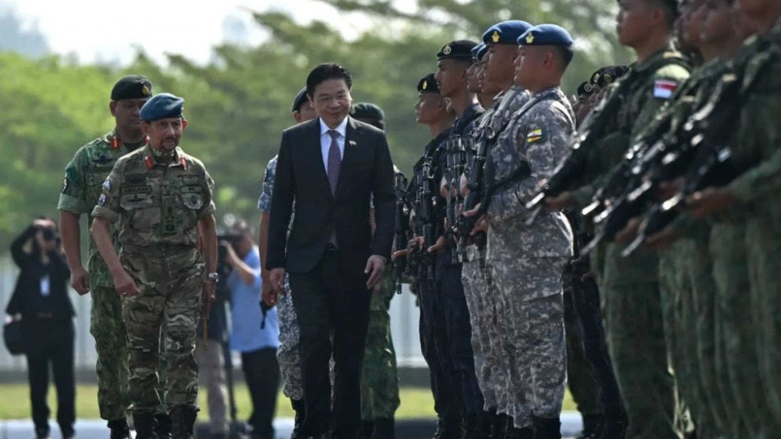 Singapore và Brunei diễu binh chung kỷ niệm 50 năm hợp tác quốc phòng
