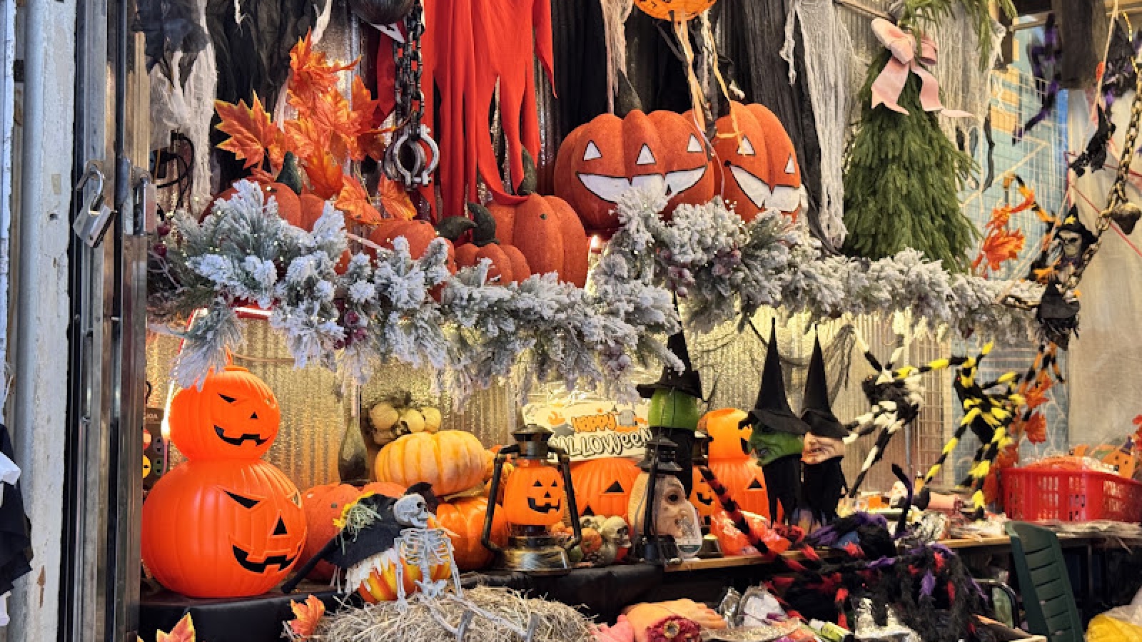 Thị trường Halloween năm nay sức mua chạm đáy dù giá không tăng