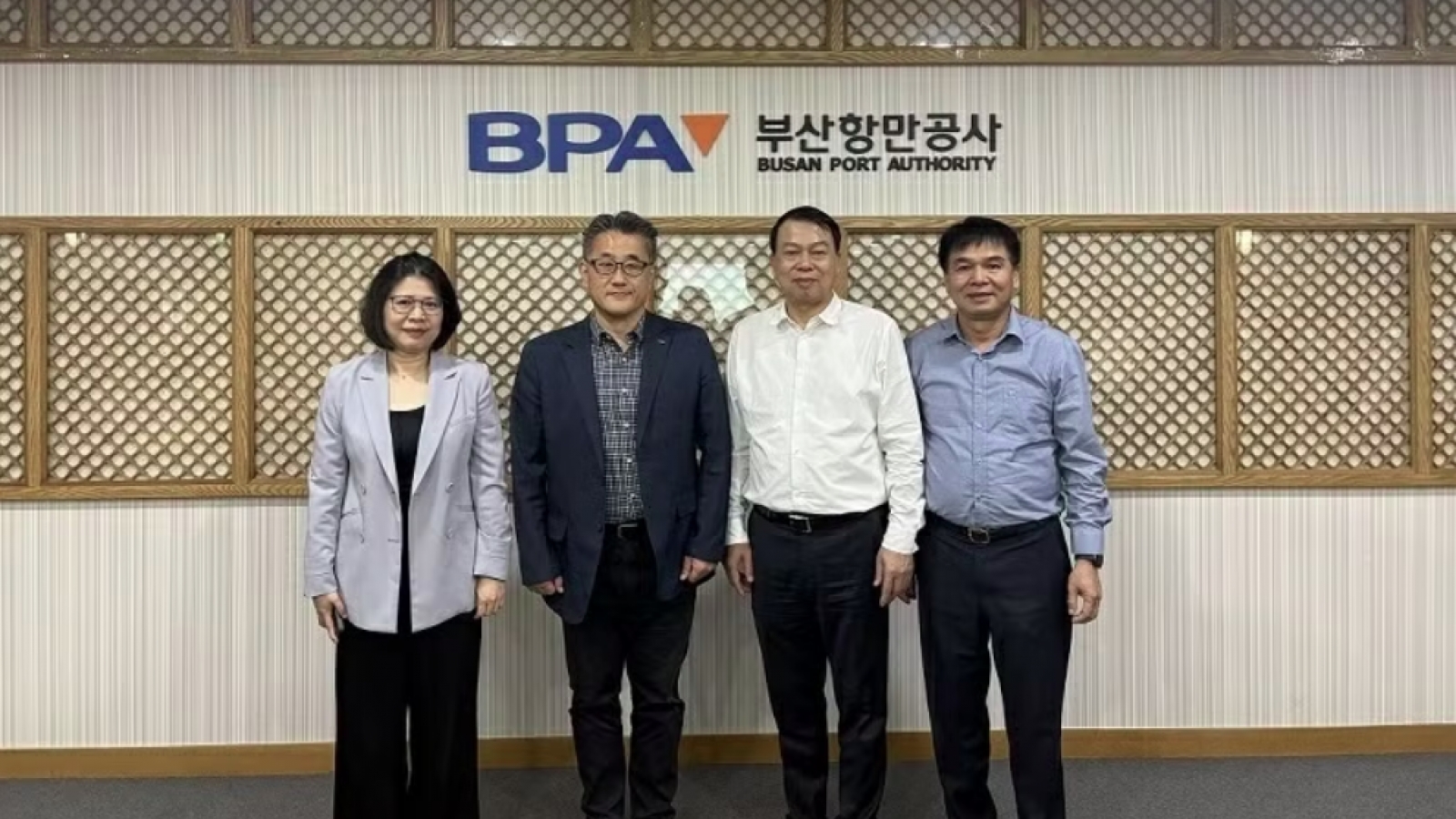 Vietnam, RoK share experience in budget management, regional connectivity