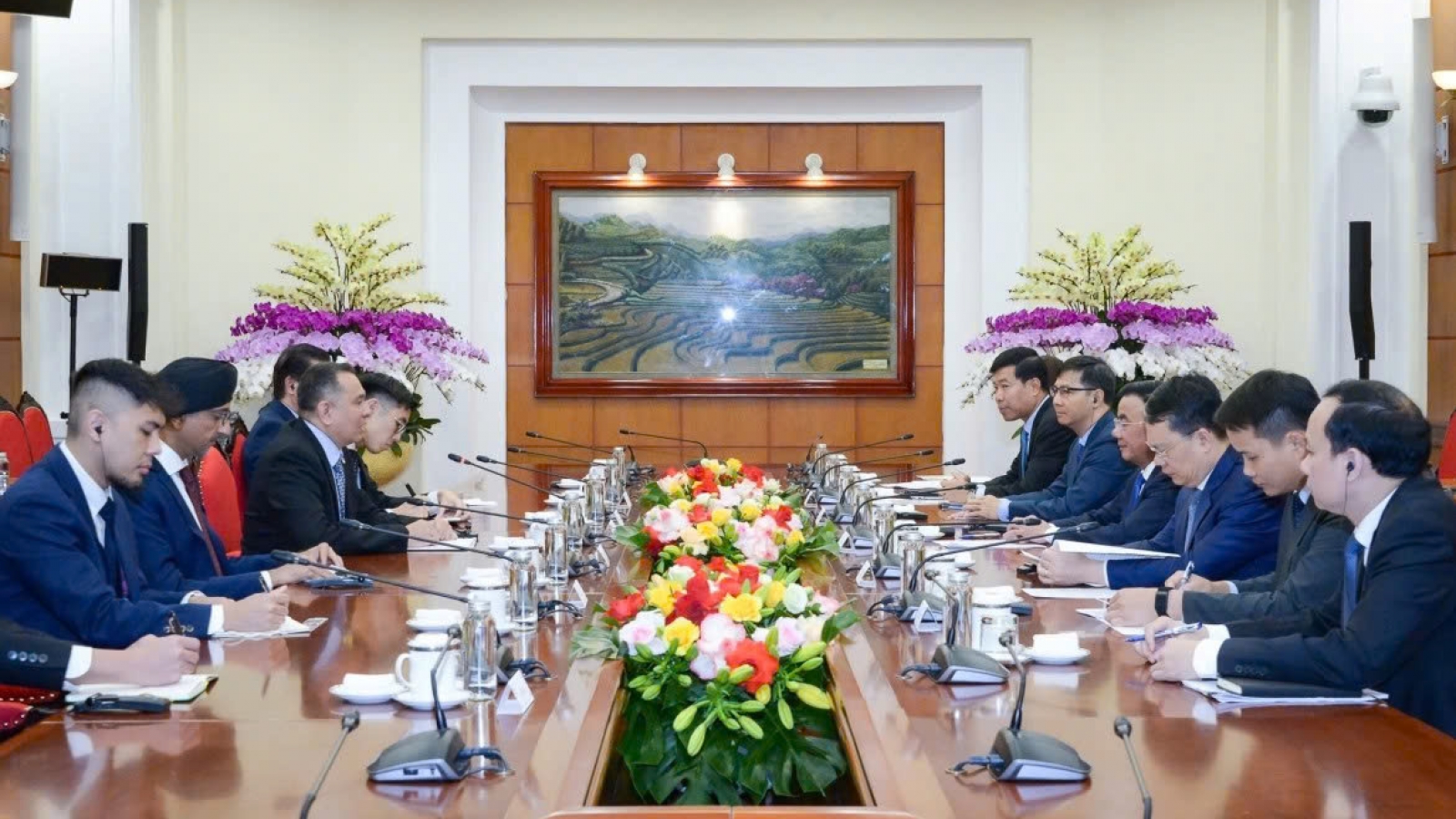 Vietnam and Singapore increase cooperation in personnel training