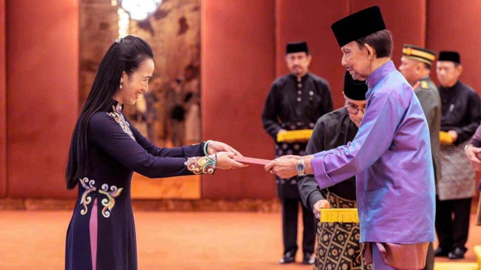 Vietnamese Ambassador presents credentials to Brunei Sultan