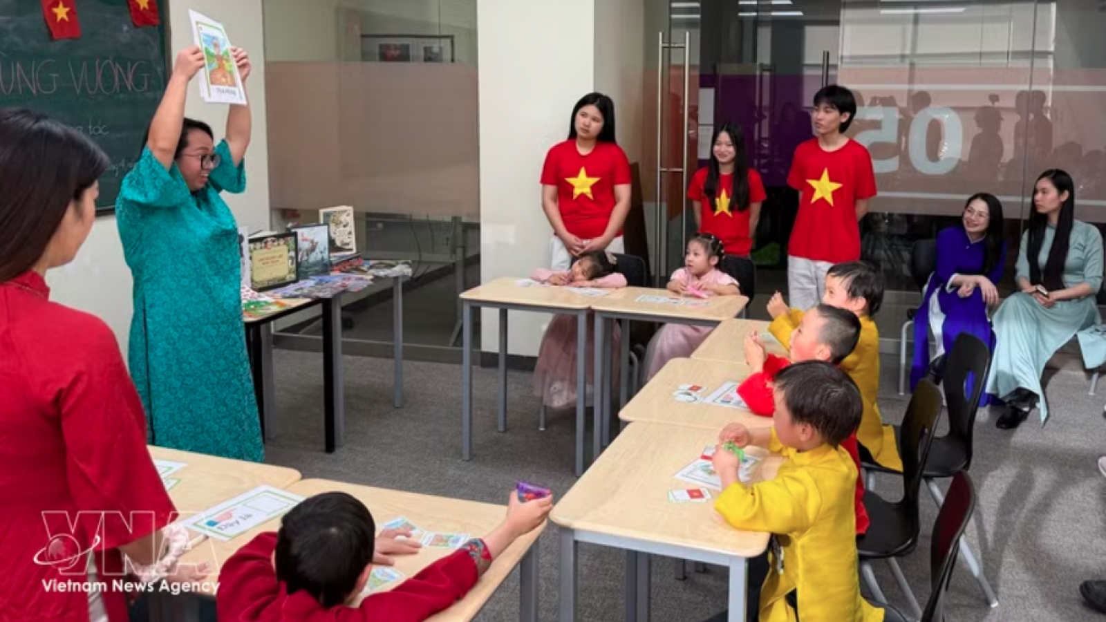 Vietnamese language education network expanded across Canada