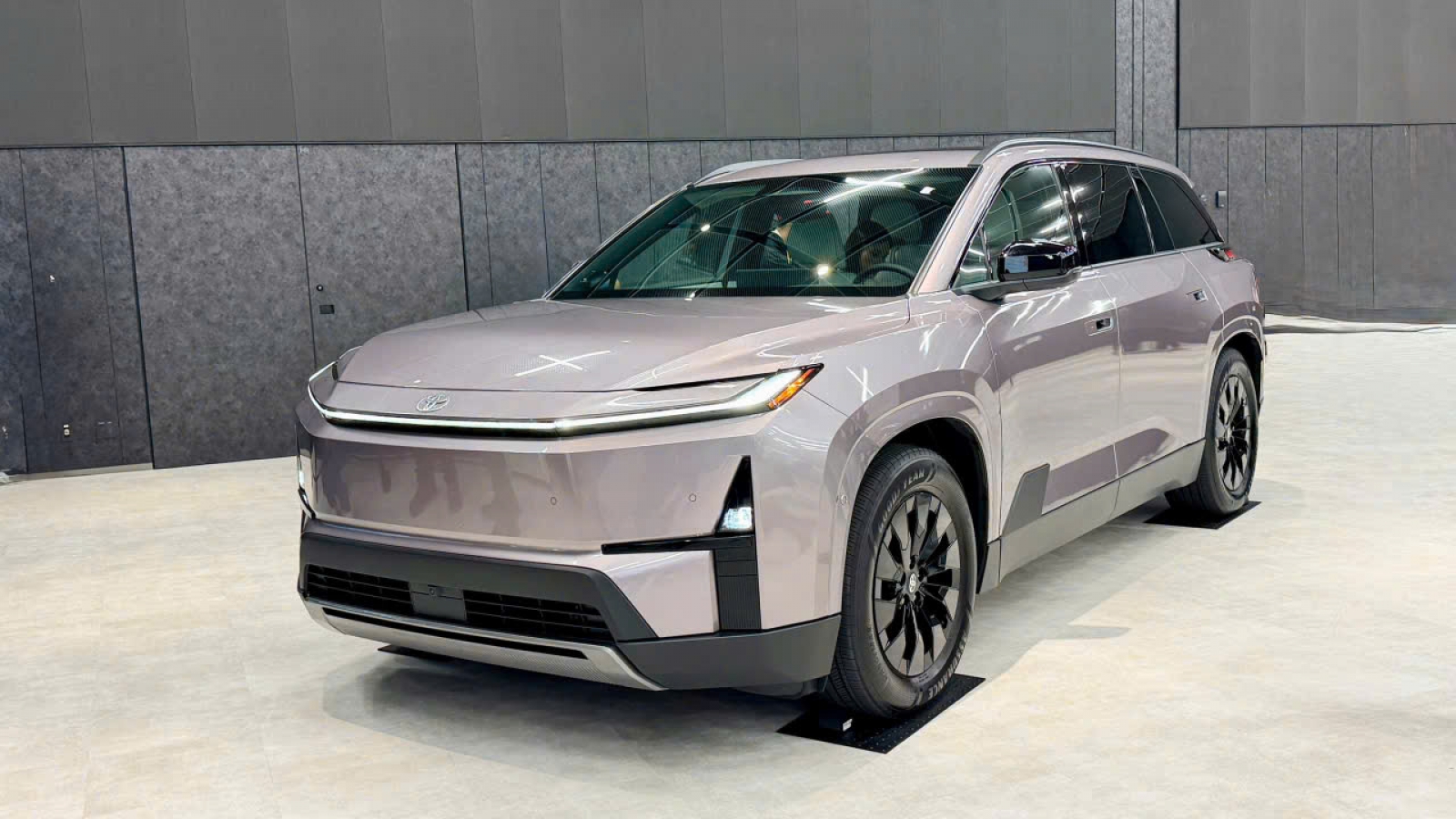 Cận cảnh Toyota Highlander 2027 thuần điện sắp ra mắt thị trường