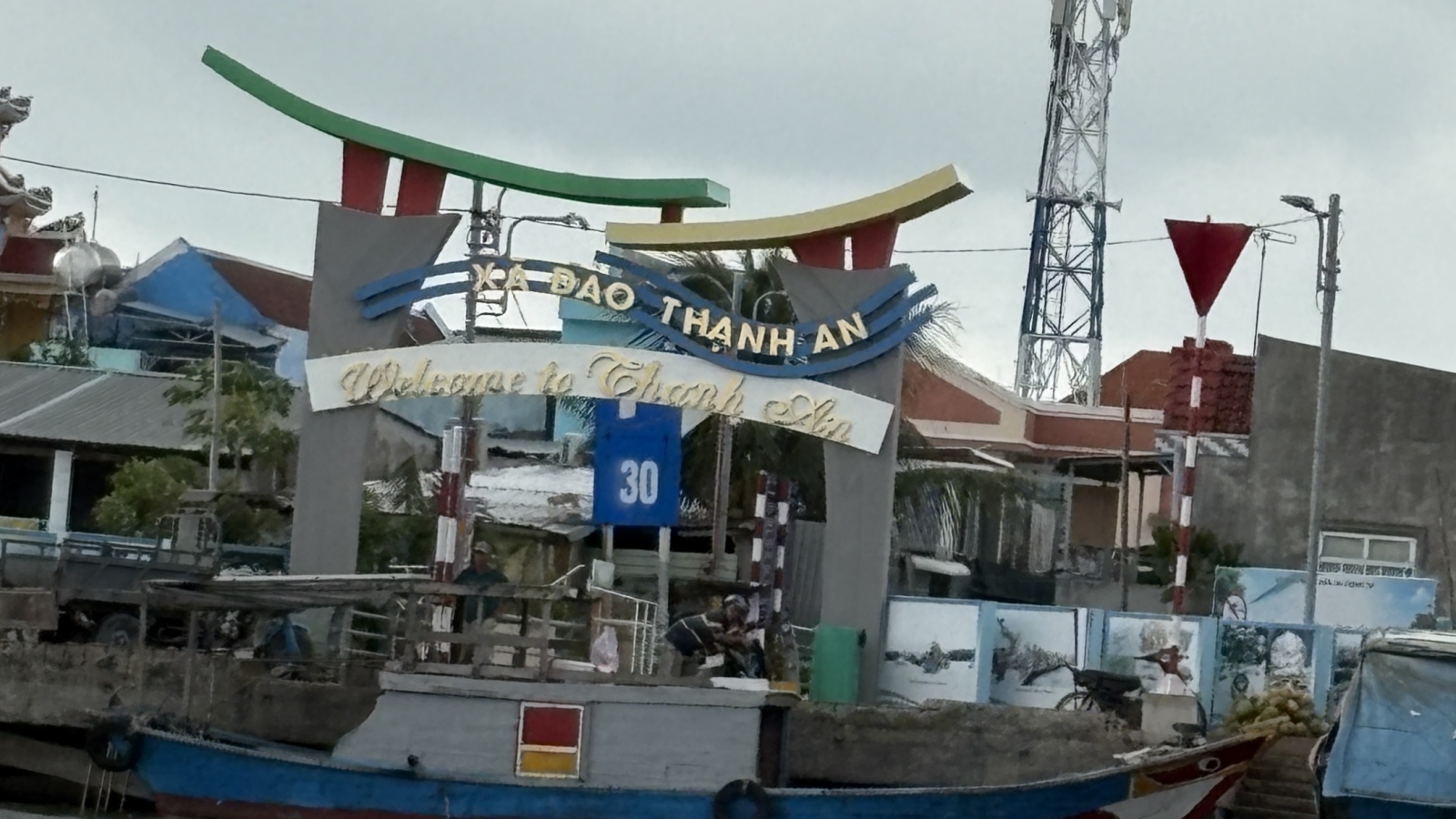 TP.HCM nghiên cứu mở cửa hàng xăng dầu nổi tại xã đảo Thạnh An