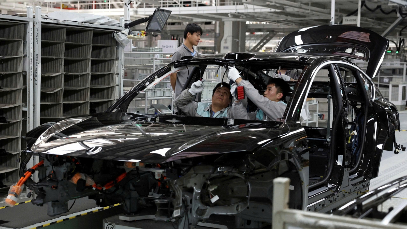 Anh cân nhắc áp thuế xe điện Trung Quốc