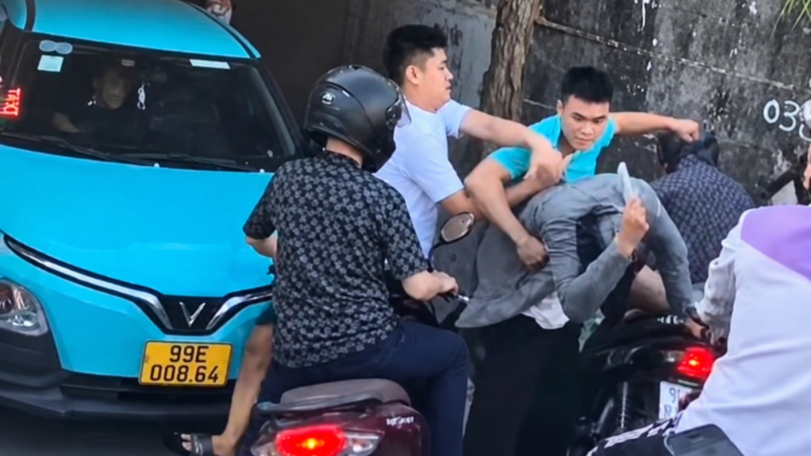 Công an Bắc Ninh tìm người, phương tiện liên quan vụ đánh nhau trong hầm chui