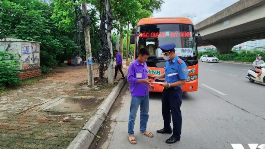 Phân luồng xe khách đi làn trong cùng, có chặn được xe dù bến cóc lộng hành