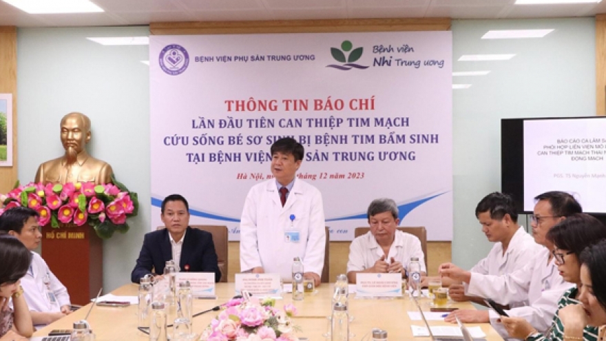 Lần đầu tiên phối hợp liên bệnh viện cứu sống trẻ sơ sinh bị tim bẩm sinh nặng