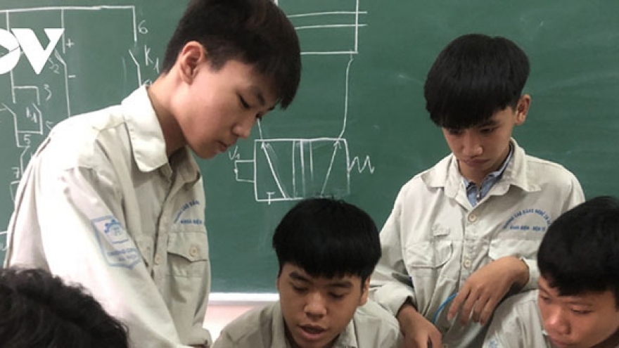 Chọn học nghề hay đại học – băn khoăn lớn của nhiều thí sinh