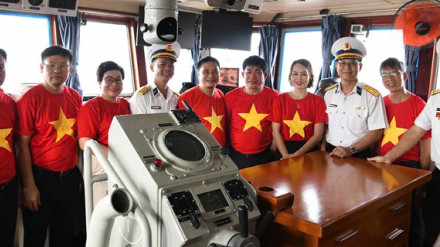 Đoàn công tác VOV giao lưu với cán bộ, chiến sĩ Vùng 3 Hải quân