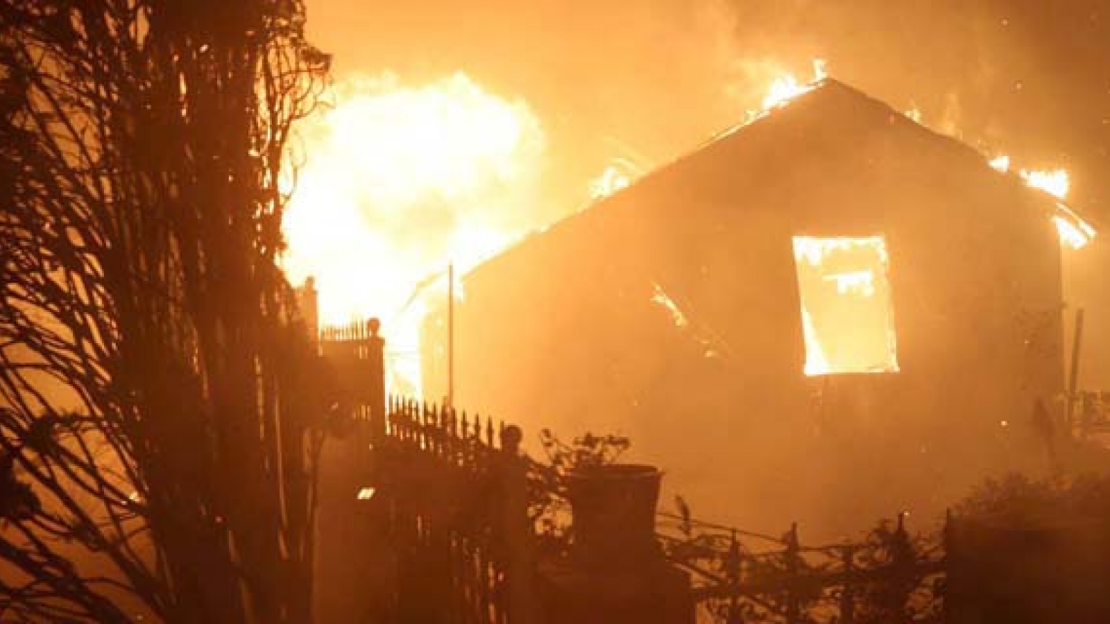 Cháy rừng ở Los Angeles,'quái gió' Santa Ana và cảnh báo về biến đổi khí hậu toàn cầu