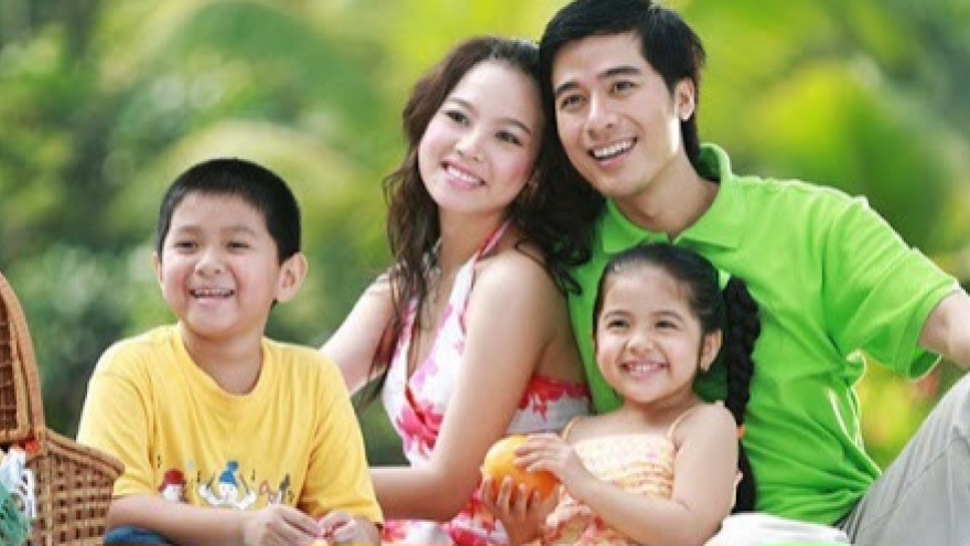 Xây dựng gia đình trẻ hạnh phúc: 'Chạm để yêu thương'