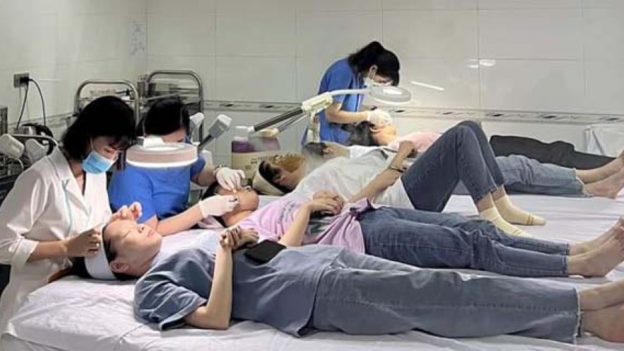 Điều trị Đông Tây y kết hợp - đẩy lùi nám sạm làn da mùa nắng nóng