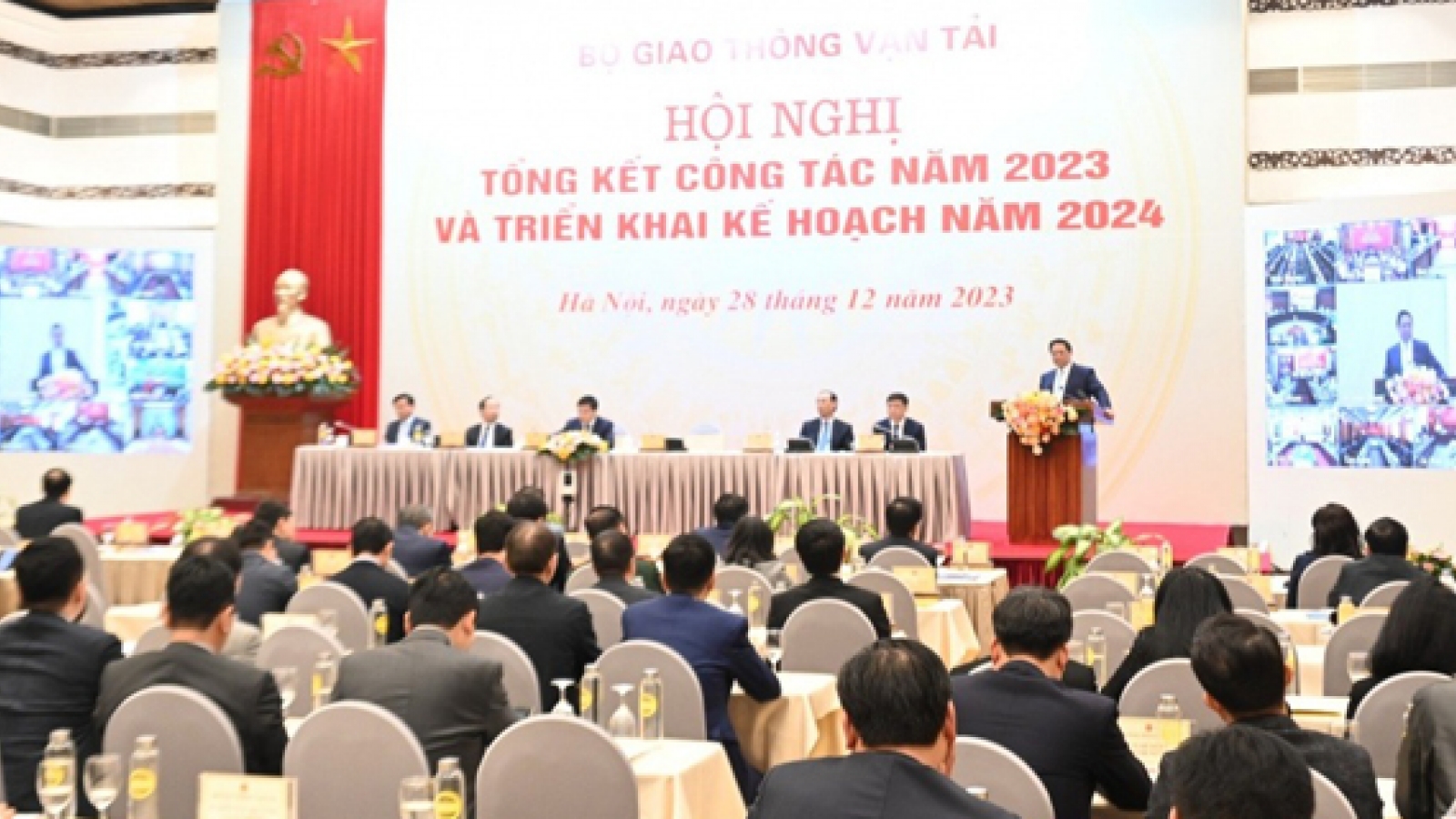 Ngành giao thông 'vượt nắng, thắng mưa' hoàn thành xuất sắc nhiệm vụ 2023