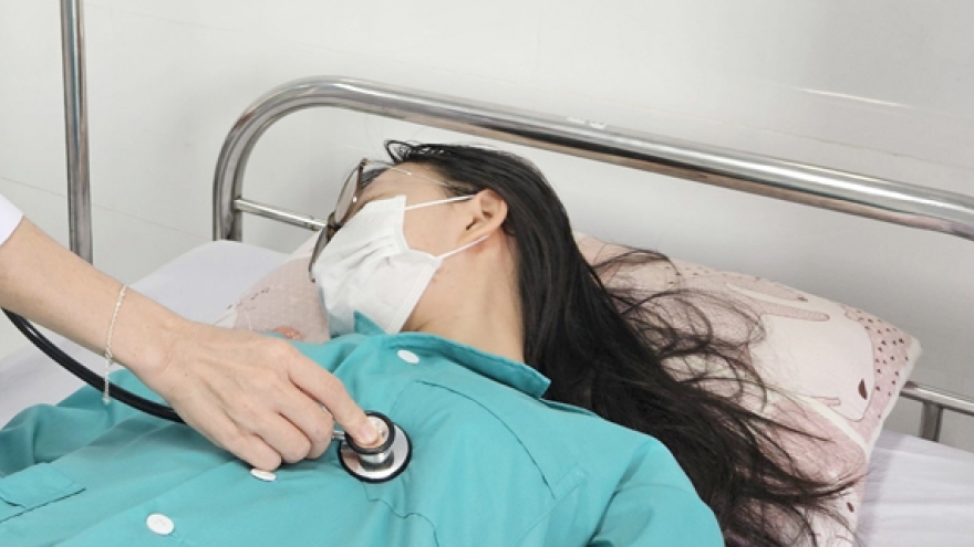 Nha Trang: Nhiều học sinh ngộ độc do ăn cơm gà bán trước cổng trường