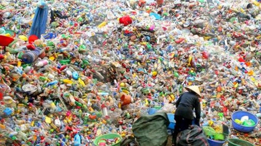 Đàm phán LHQ về ô nhiễm nhựa: Hạn chế sản xuất hay chỉ quản lý chất thải nhựa