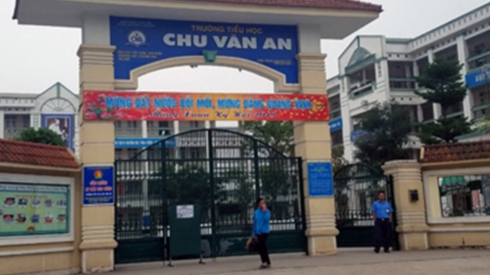 Vụ thịt gà ôi thiu: Trường tiểu học Chu Văn An nhận lỗi với phụ huynh