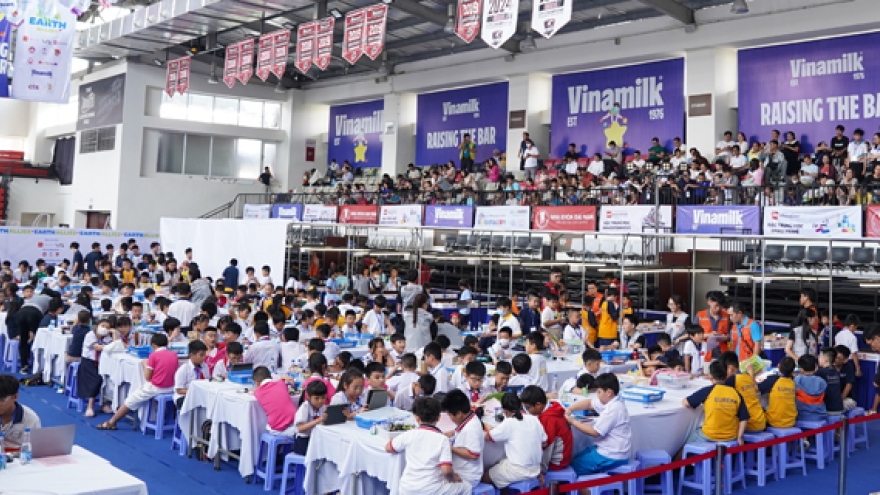 Các thí sinh Robotacon Wro 2024 cùng Vinamilk trở thành 'đồng minh trái đất'