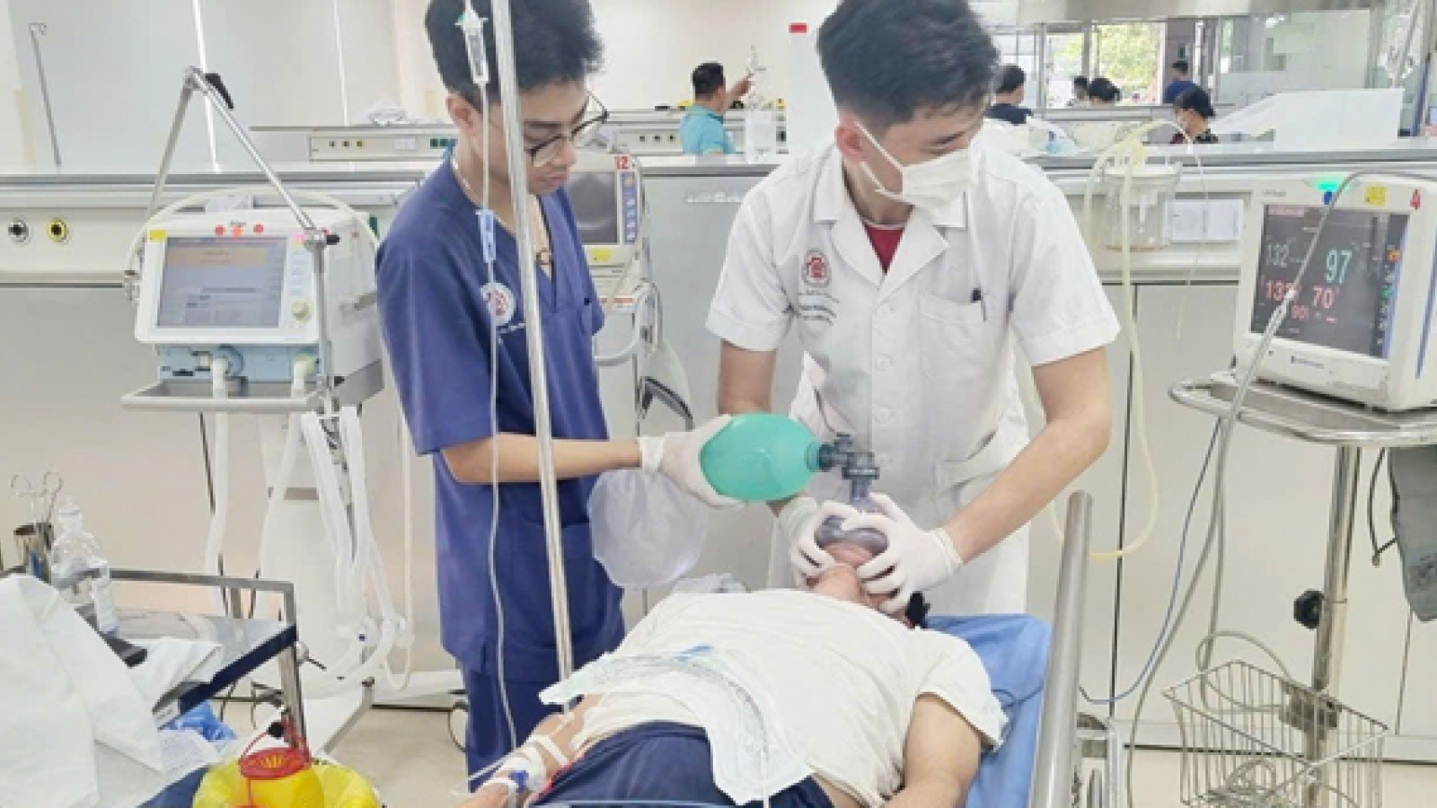 Bệnh viện TWQĐ 108 cảnh báo gia tăng đột quỵ do tắm khuya