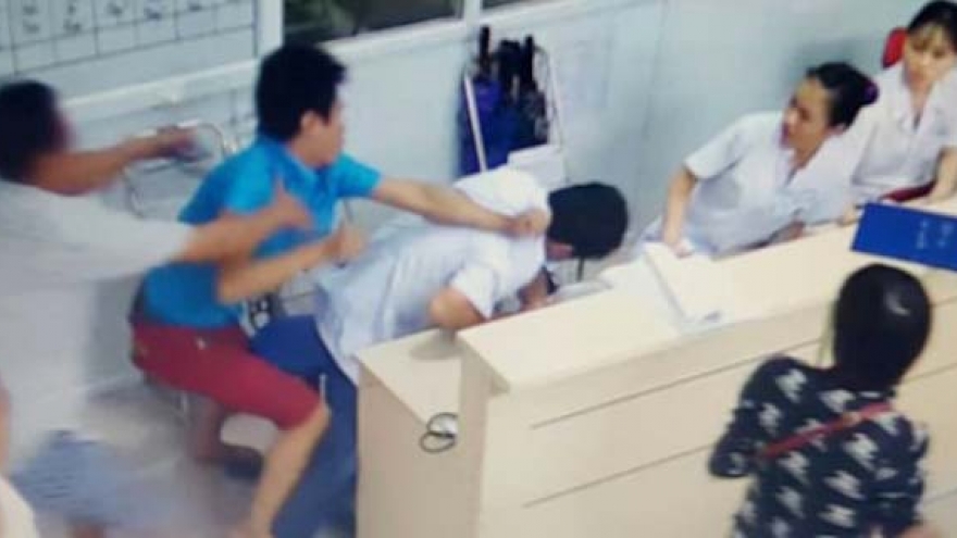 Kiến nghị thuê bảo vệ chuyên nghiệp tại Bệnh viện, tránh bác sĩ bị hành hung