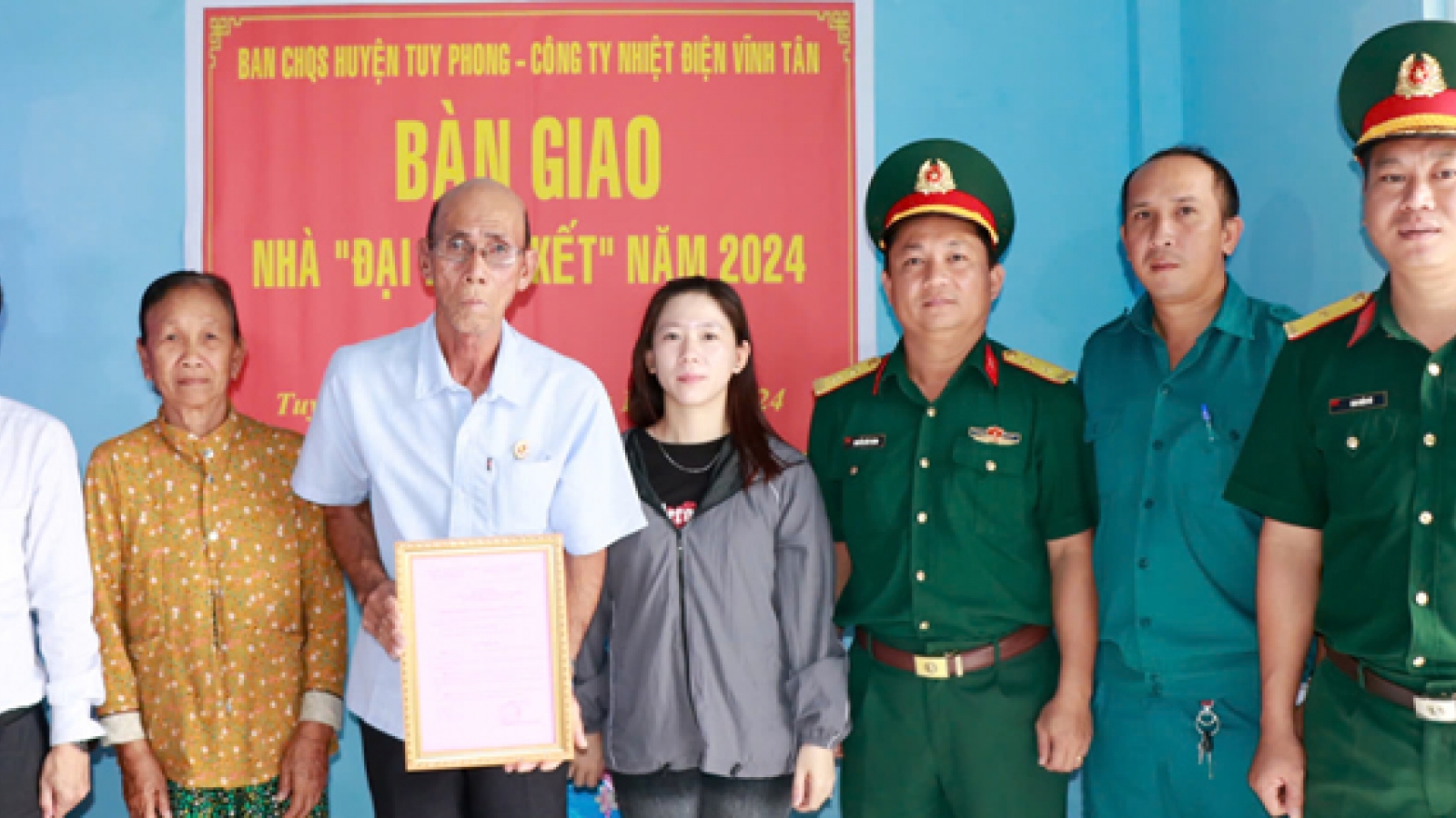 Nhiệt điện Vĩnh Tân bàn giao nhà Đại đoàn kết