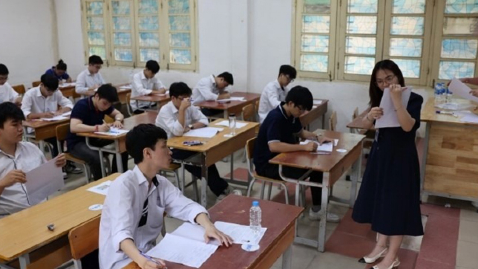 Các trường loay hoay tìm kinh phí khi dạy thêm miễn phí cho học sinh cuối cấp