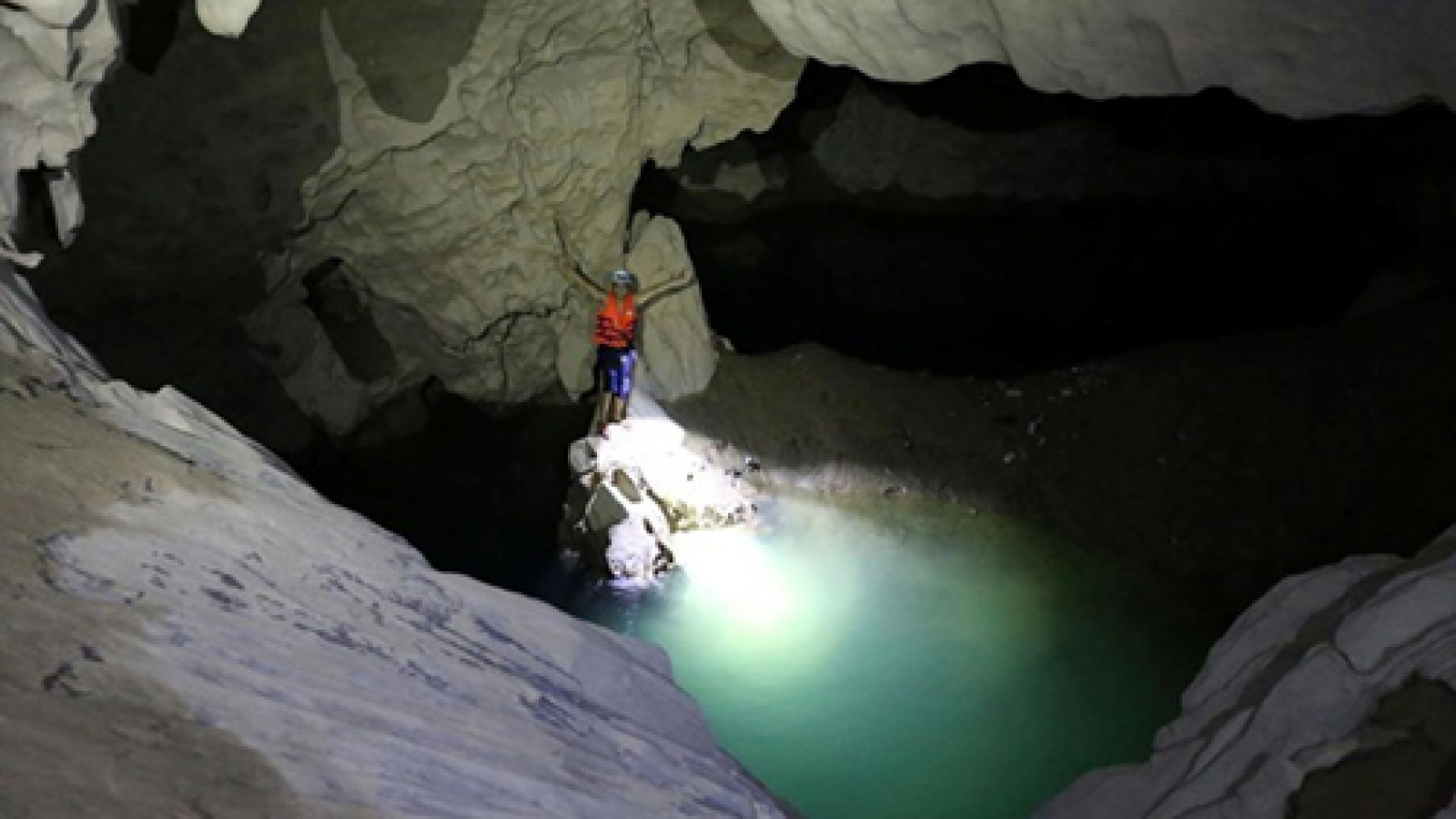 Conquering Hell Cave in Ha Giang